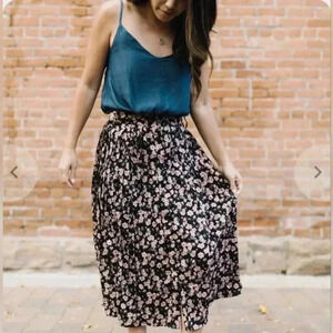 HAYDEN floral Pleaded Midi skirt. Nwt size Large